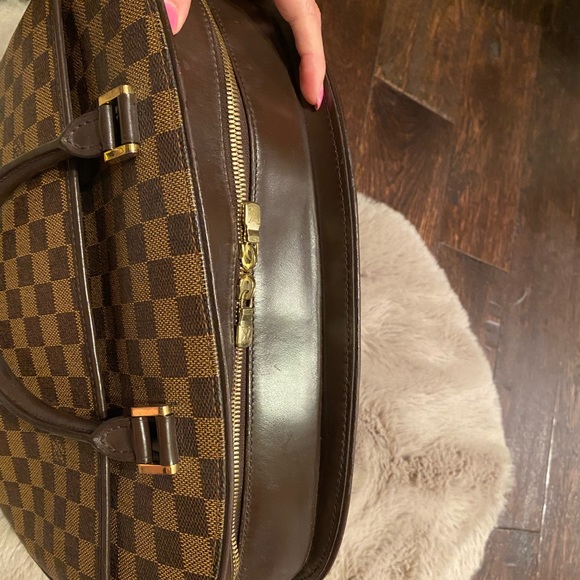 Louis Vuitton handbag (SOLD) - Picture 4 of 10